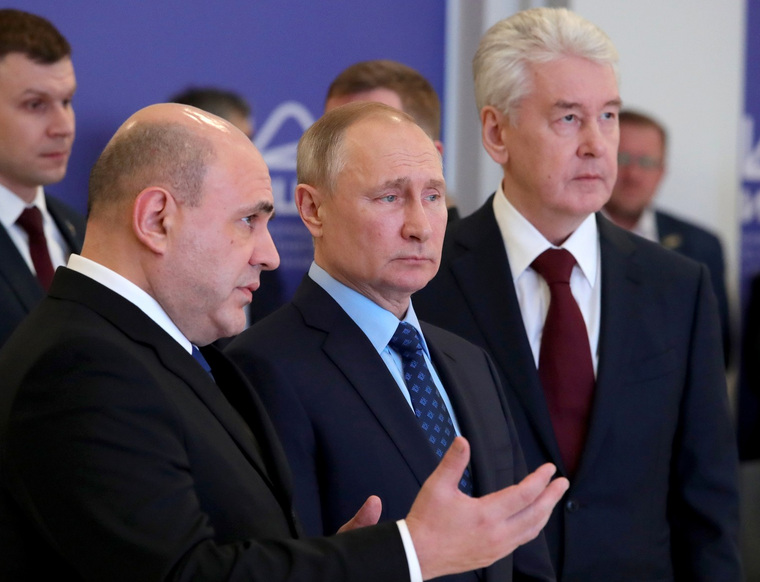 Владимир Путин одинаково держит в повестке и Мишустина, и Собянина, считает Роман Ларионов
