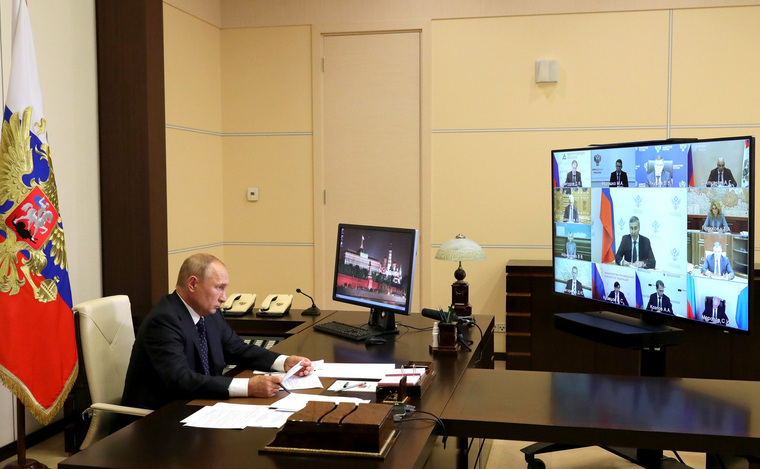 Владимир Путин полтора часа обсуждал с Кабмином социальные и экономические вопросы