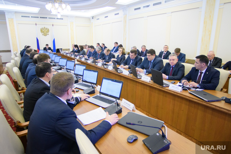 Госслужба уступает бизнесу по уровню зарплат