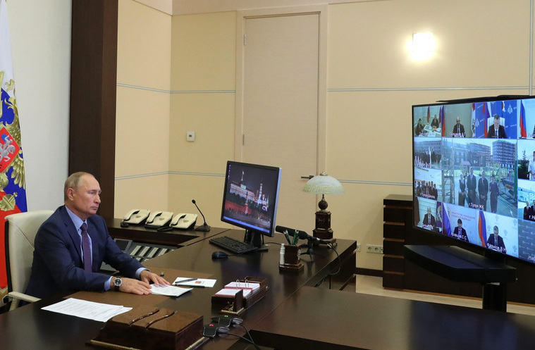 Владимир Путин общался с врио губернатора по ВКС
