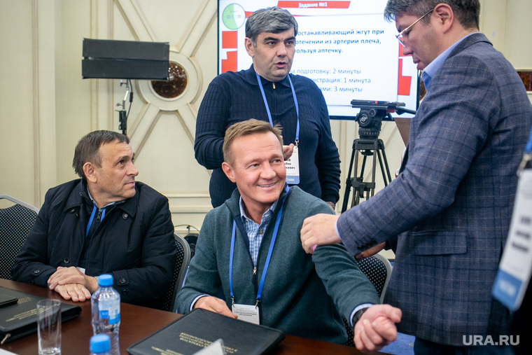 Роман Старовойт (сидит в центре) стал 23-м губернатором-лидером регионального отделения «Единой России»