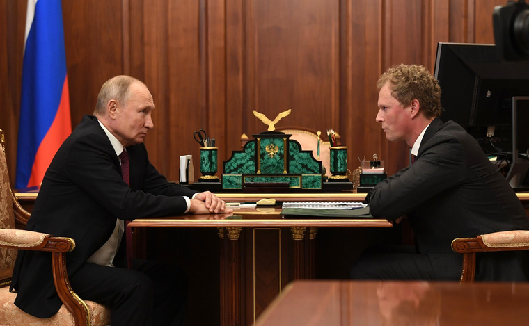 Владимир Путин поздравил главу ФНС с юбилеем службы