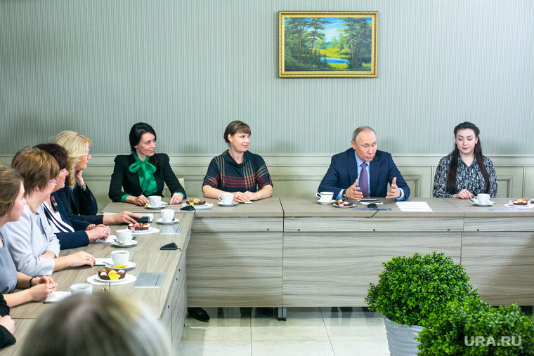 Президент России Владимир Путин на встрече с коллективом предприятия «Полет» в Иваново