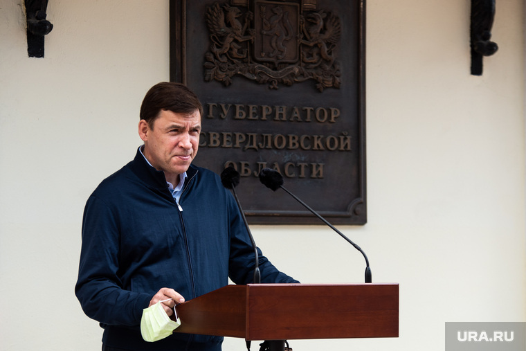 Глава Свердловской области Евгений Куйвашев пообещал решить жилищные проблемы врачей