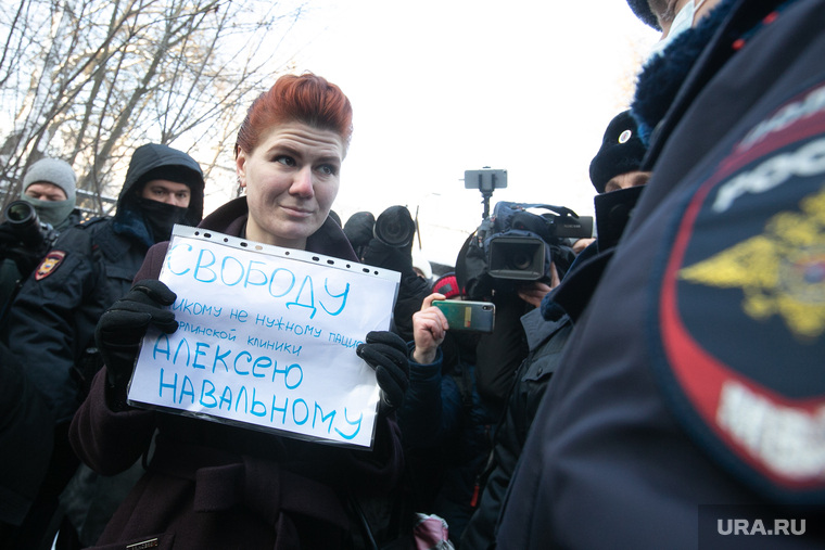 Сторонники Алексея Навального устроили акцию в его поддержку во время суда об его аресте