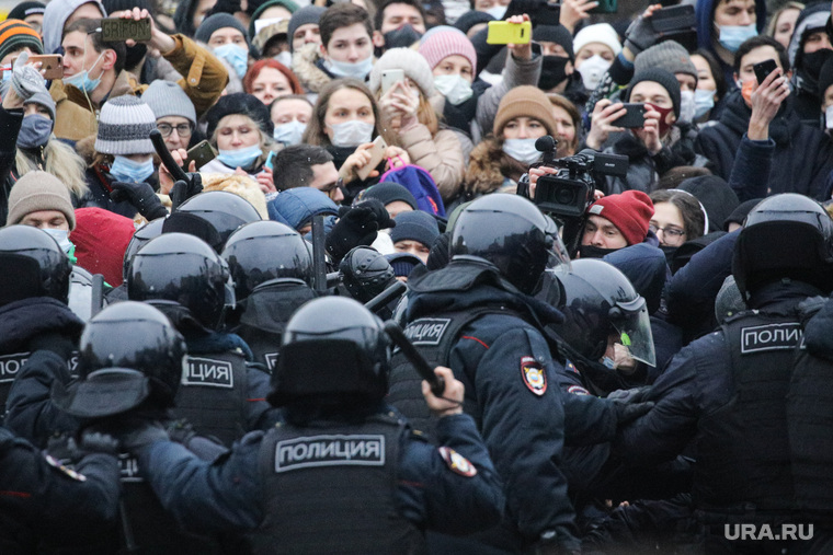 Митинг в поддержку Навального на Пушкинской площади. Москва
