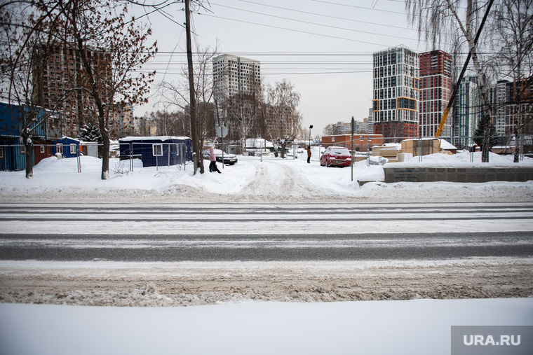 После пересечения улицы Хользунова с Амундсена строители перекрыли въезд, как далее — с улицы Московской