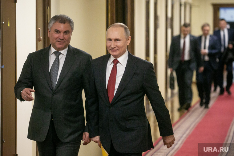 Президент Владимир Путин решит, сохранит ли Вячеслав Володин (слева) свой пост