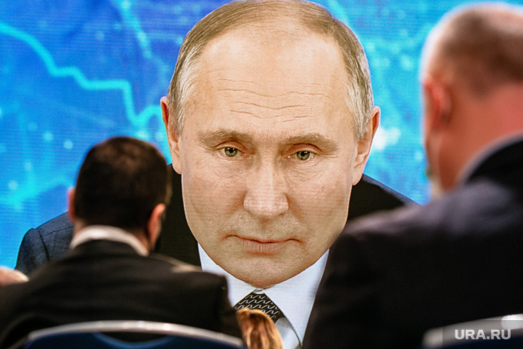 По закону, Владимир Путин мог бы создать свой Путин Центр еще в 2008 году