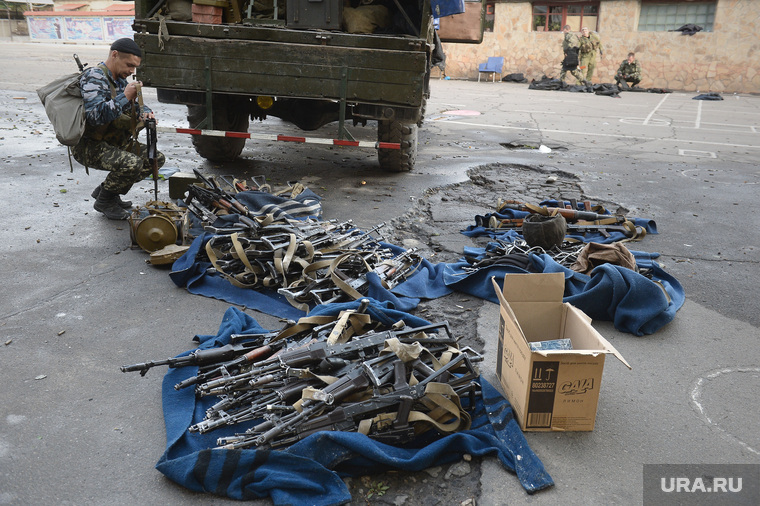 Это оружие ополченцы ЛНР получили после захвата украинской военной части. Трофейное оружие шло, в том числе, на продажу