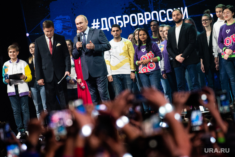 Владимир Путин назвал волонтерскую работу обязательным условием поддержки на выборах