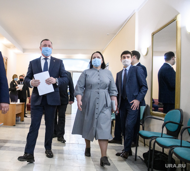 Мехман Мамедов — крайний справа — решил вернуться в правительство