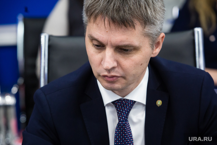 Глава депспорта ХМАО Сергей Артамонов рискует вновь лишиться должности