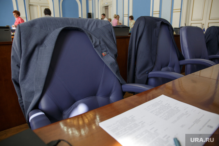 Часть депутатов гордумы Перми не стала слушать годовой отчет мэра Алексея Демкина
