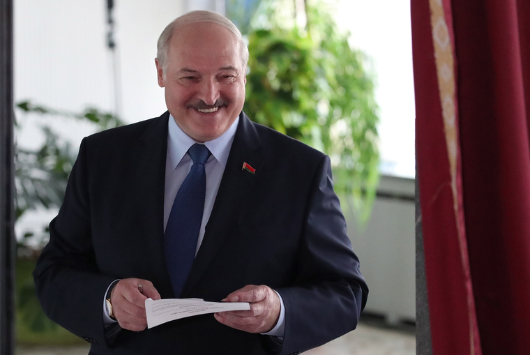 Политолог Дмитрий Болкунец считает, что в Кремле не читают документы, которые привозит Александру Лукашенко
