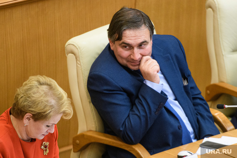 Министр Смирнов воспользовался связями в Москве