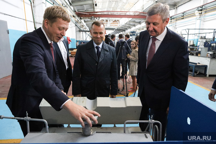 Главный промышленник Зауралья Сергей Муратов (справа) уже подсчитал — теперь курганские заводы смогут конкурировать с предприятиями из других регионов