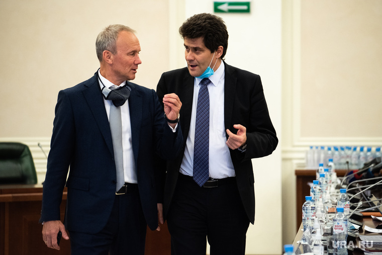 Олег Чемезов (слева) превращается в тяжеловеса свердловской политики, опасаются в резиденции