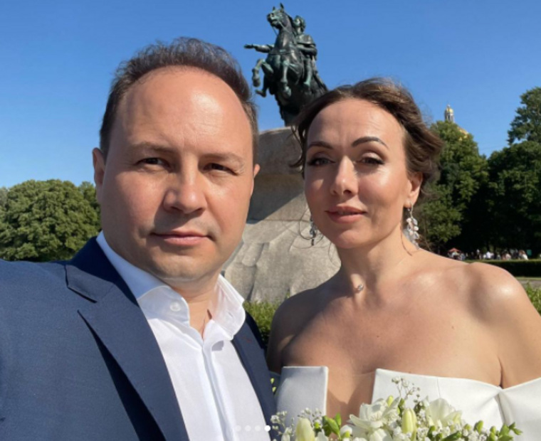 Свадьба чиновницы Ларисы Фесиковой и медиаменеджера Алексея Сафонова прошла в Петербурге