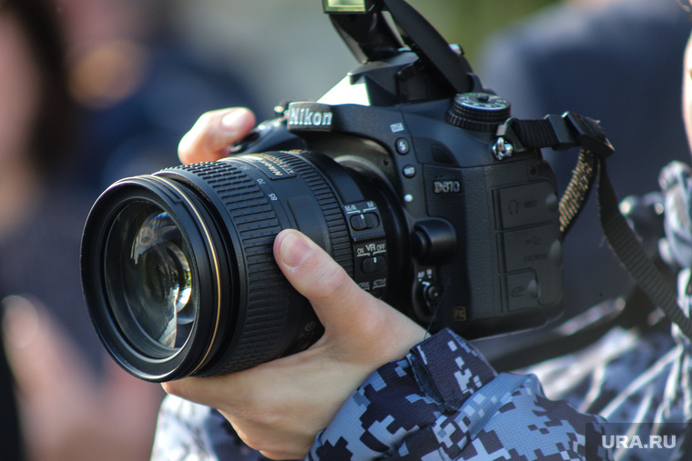 Пиарщики югорских политиков увлеклись фотошопом своих патронов на поздравлениях с днем молодежи