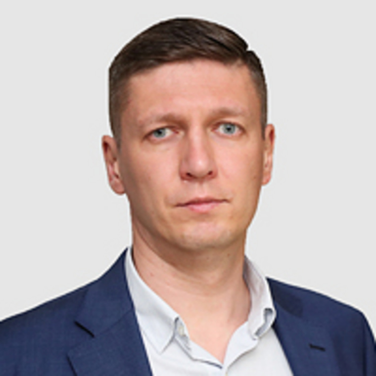 Это фото вице-президента РМК, отставного полковника ФСБ Александра Козубского едва ли не единственное в Интернете