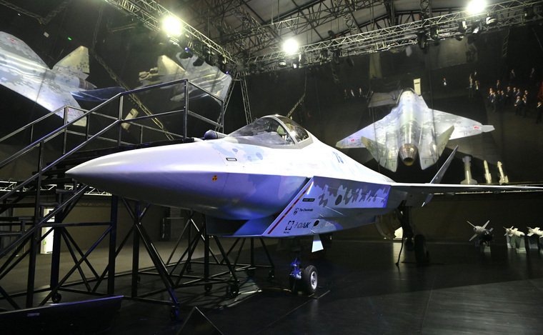 На выставке был представлен макет нового истребителя пятого поколения от компании «Сухой»