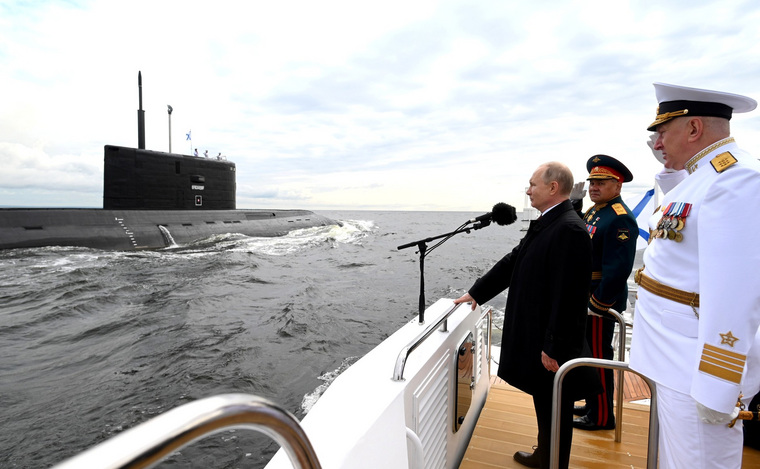 Владимир Путин процитировал для моряков заветы Петра Первого из Морского устава