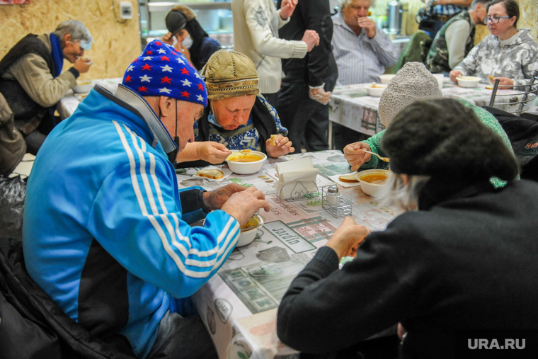 В Екатеринбурге бездомным и нуждающимся помогают благотворительные фонды