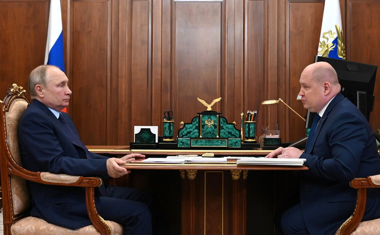Владимир Путин и Михаил Развожаев обсудили восстановление исторической части Севастополя