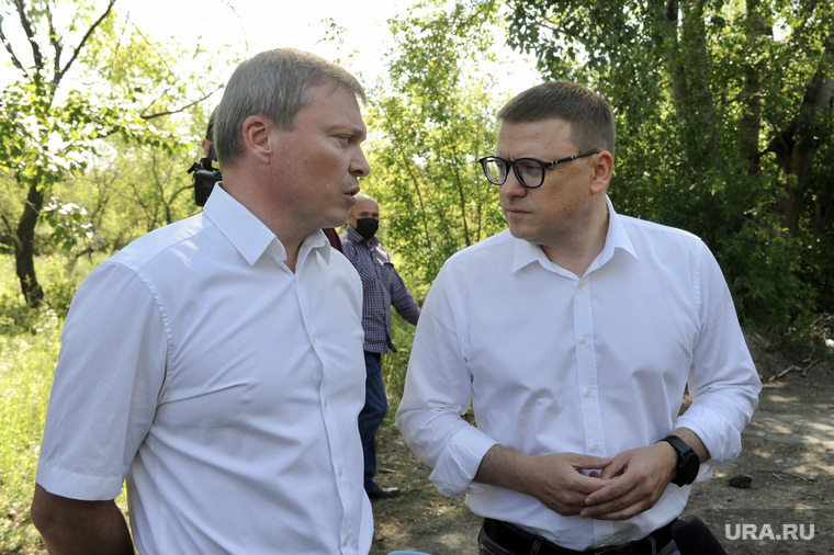 У Алексея Текслера (справа) есть вопросы к Андрею Фалейчику (слева)