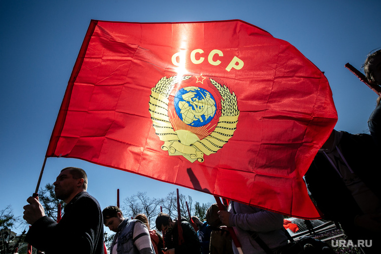 Проголосовав за свободные выборы в РСФСР жители допустили двоевластие в СССР