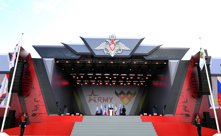 Президент РФ весь день посвятил военным мероприятиям