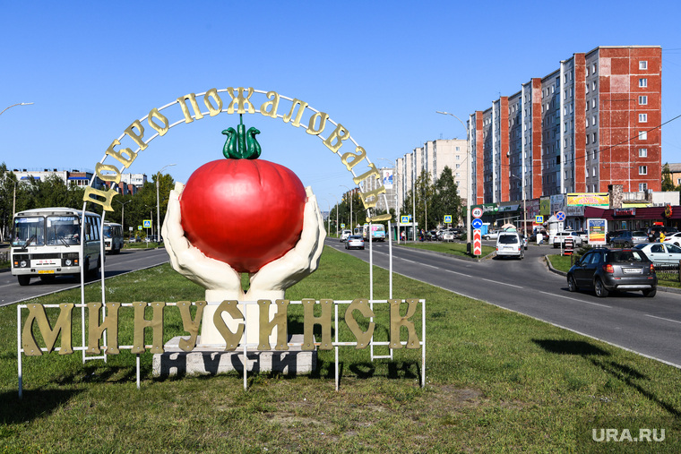 В Минусинске в 2021 году вырастили самый большой помидор России. Его вес — 2,27 кг