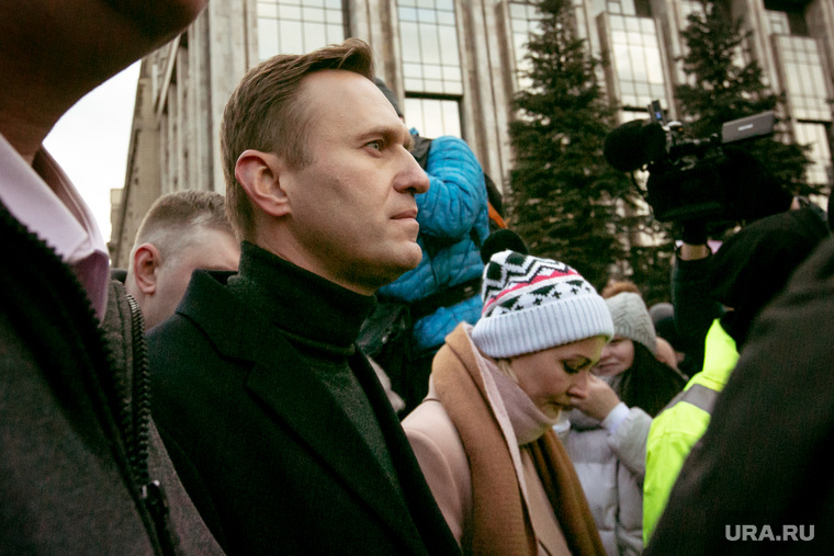 Эксперт назвал ставку Запада на сторонников оппозиционера Алексея Навального отвлекающим маневром