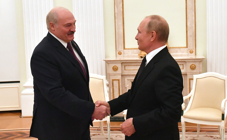 Александр Лукашенко приехал в Москву по просьбе Владимира Путина