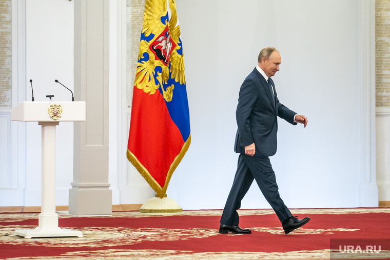 Президент РФ Владимир Путин ушел на самоизоляцию из-за заболевших коронавирусом в его ближайшем окружении
