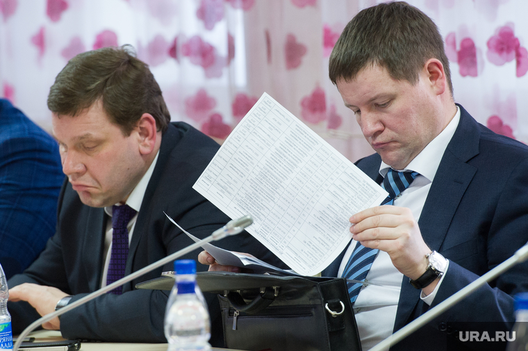 Ранее обсуждалось, что Дмитрий Ноженко (слева) может заменить Сергея Бидонько (справа). Они вместе работали в кабмине