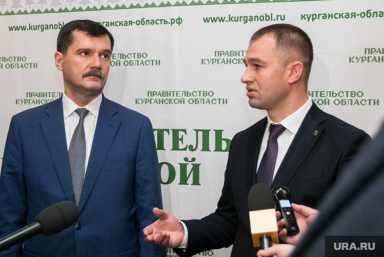 Владимира Архипова (справа) винят в отмене рейсов