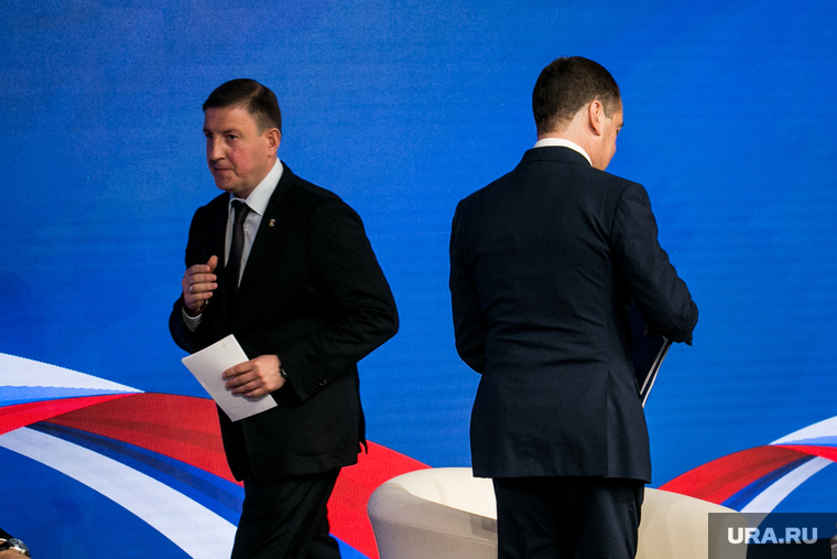 Инсайдеры считают, что у Дмитрия Медведева сложился союз с Андреем Турчаком (слева)