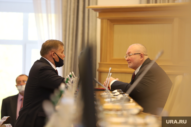 Назначение на должность вице-спикера Думы ХМАО стало неожиданностью для самого Владимира Семенова (справа)