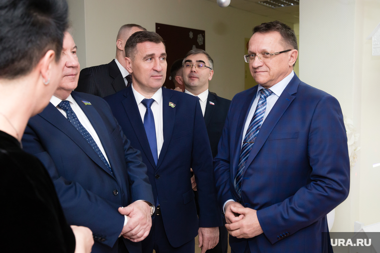 Главу Лянтора Сергея Махиню (крайний справа) многие хотели бы видеть главой Сургутского района, но его шансы не велики