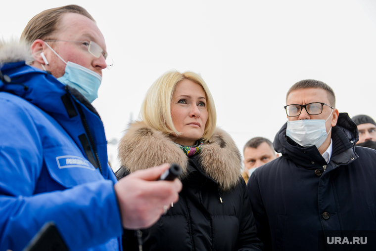 Вице-премьер Виктория Абрамченко (в центре) объединилась с новым председателем комитета Госдумы Кобылкиным