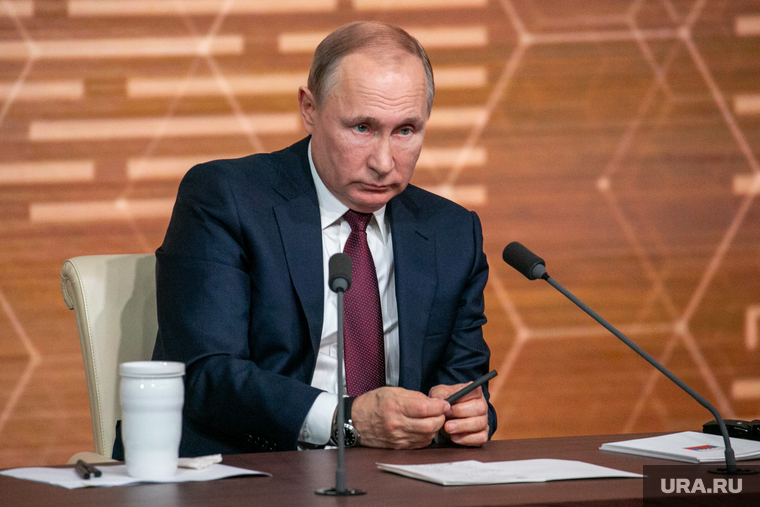 Президент России Владимир Путин требует улучшения демографии и снижения смертности, но статистика пока говорит об обратном