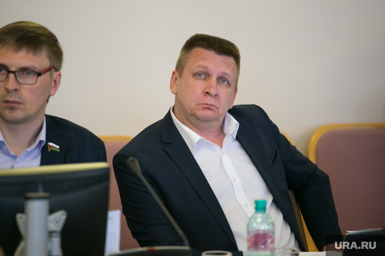Богдан Богославец (на фото справа) решил пойти на сделку со следствием и охотно заговорил