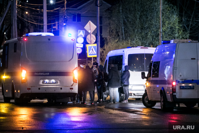 В Сосенках полиция проводит массовые рейды