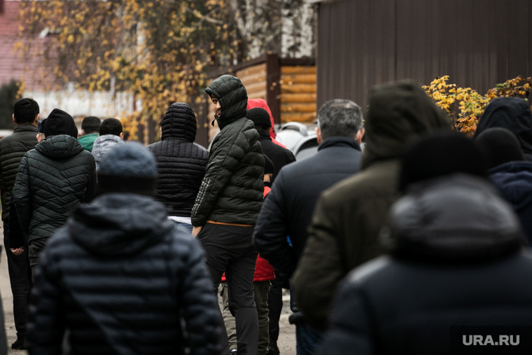 На пятничные молитвы в СНТ «Гавриково» приходят несколько сотен мусульман