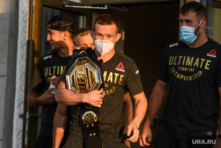Петр Ян получил свой первый чемпионский пояс в бое против легенды UFC Жозе Альдо