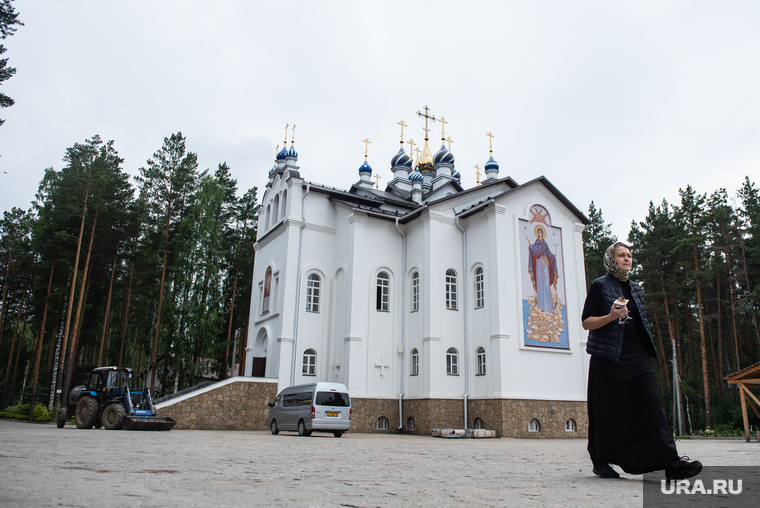 Храм во имя иконы Казанской Божьей матери есть в женском монастыре «Спорительница хлебов» в Среднеуральске