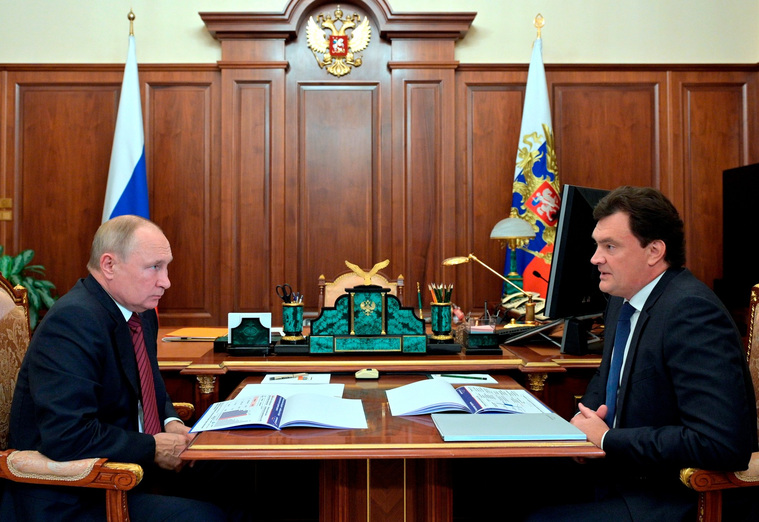 Владимир Путин обсудил с главой «Аэрофлота» Михаилом Полубояриновым (справа) состояние отрасли в целом
