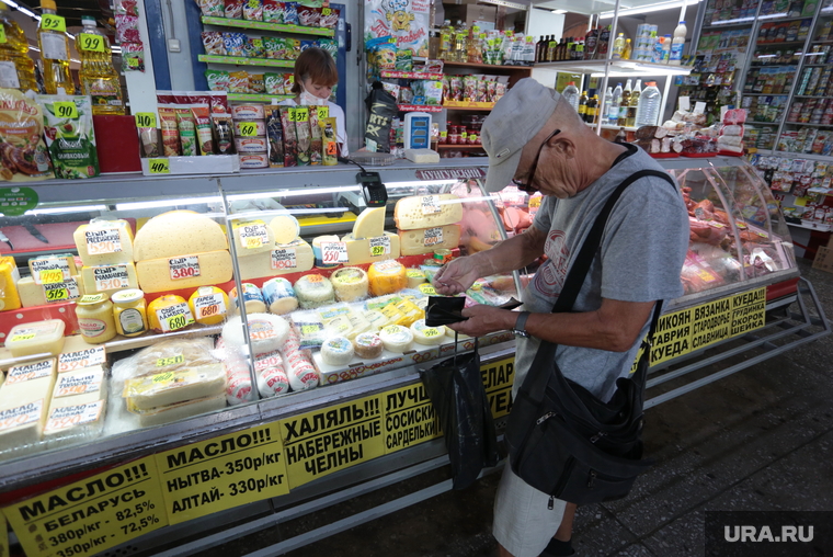 Контролировать рост цен на продовольствие президент РФ Владимир Путин поручил правительству и главам регионов